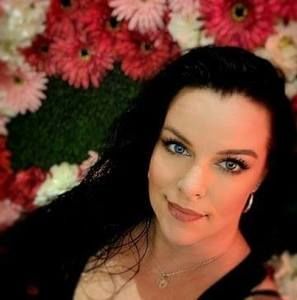 Meet your Posher, Adrienne